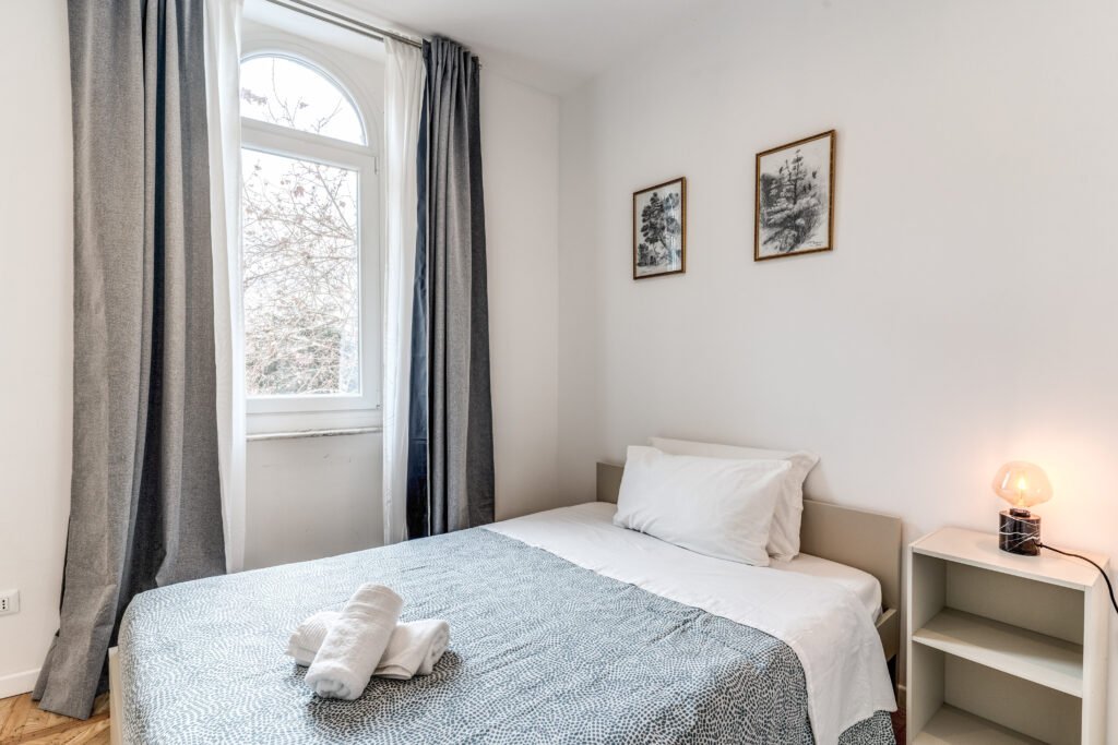 Appartamento vacanze Roma centro - Mars Red Horizon, elegante bilocale in edificio storico per affitti brevi.