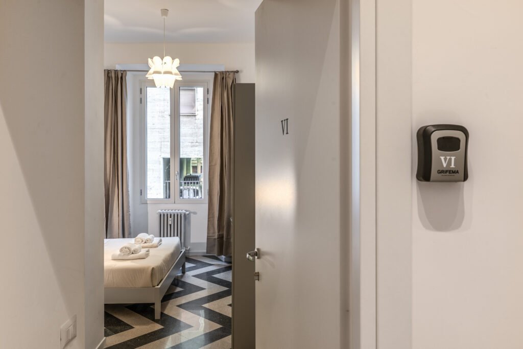 Camera Orazio VI Roma - B&B centrale con stanza matrimoniale luminosa, ideale per weekend a Roma.