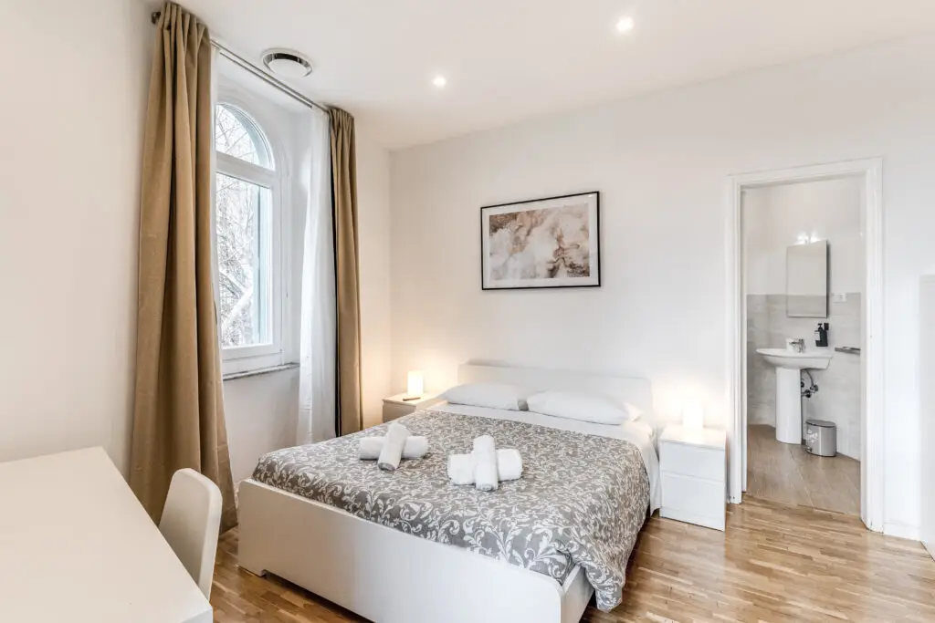 gestione B&B Roma: stanza privata arredata per soggiorni brevi
